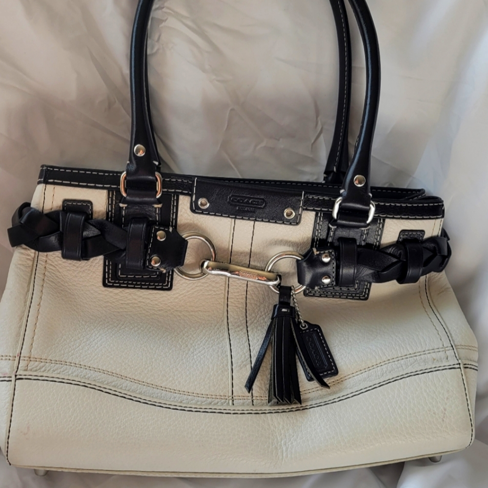 COACH Hampton white pebbled leather with black accents M1063-F13084